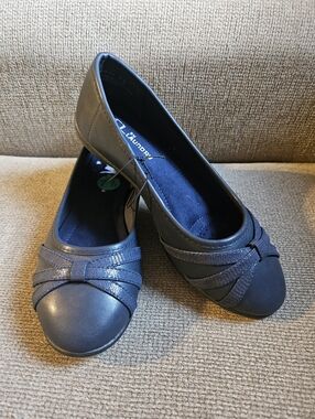 NWOT CL By Laundry Navy Blue Flats With Strap Accents On Toes. Size 7.5